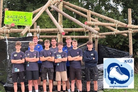 De jong-hernieuwers met hun leiding.